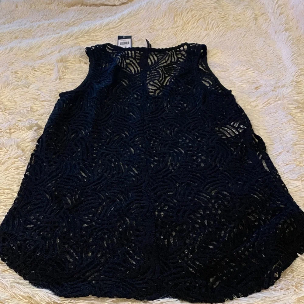 BCBGMaxAzria Black Patterned Lace Top. NWT size Medium. - Picture 7 of 10